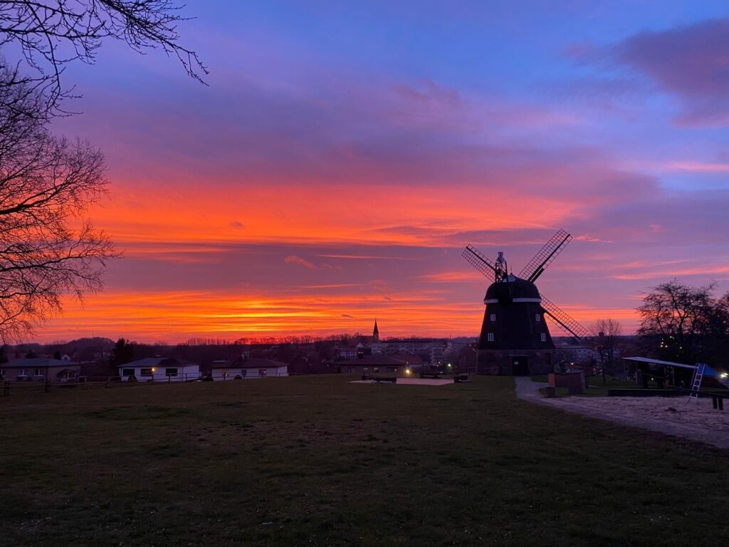 Die Museumsmühle Woldegk bei Sonnenuntergang