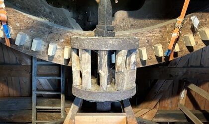 Zahnradgetriebe im Inneren der Mühle